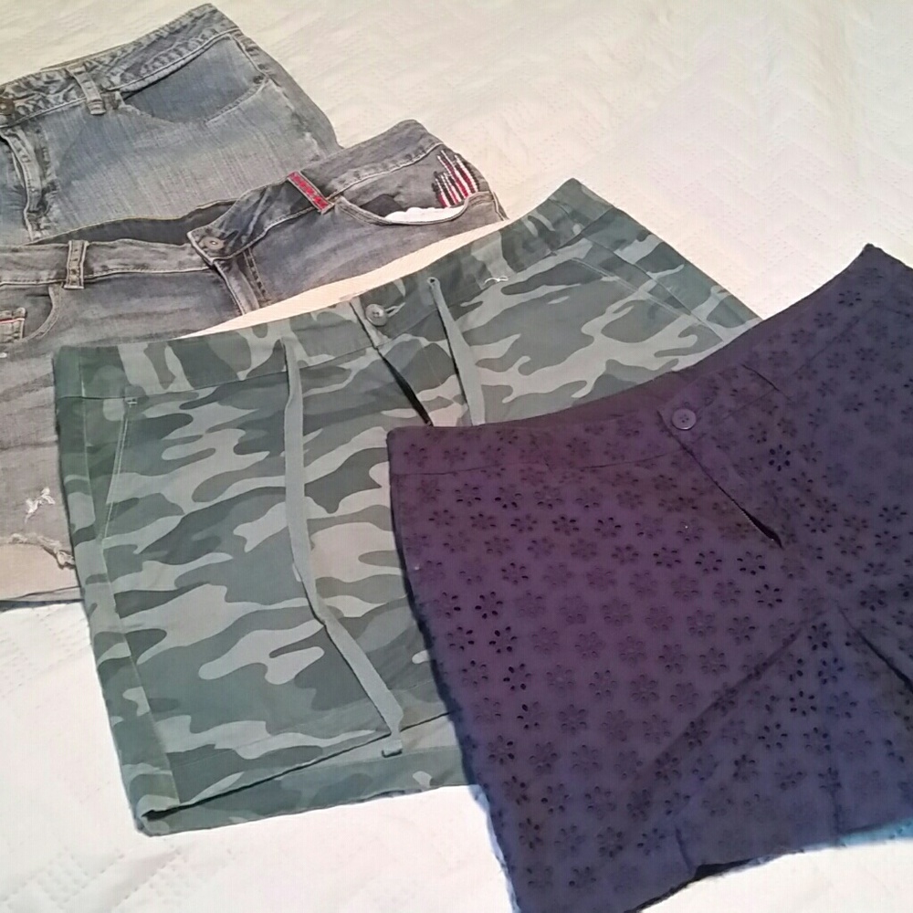 ☆PRICE DROP☆ Women's size 14 shorts lot